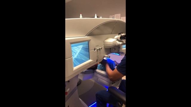 Doctor Moosa Performs Actual LASIK Eye Surgery At Excel Laser Vision Institute смотреть онлайн