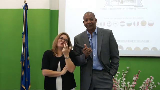 "Ruolo dello sport come contrasto al bullismo" Alex English alla S.M. "F. S. Nitti" di Napoli смотреть онлайн