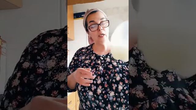 Великолепное тесто на пиццу, сосиски в тесте. Бонус салат из фасоли и грибов. смотреть онлайн