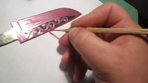 Травление узора на ноже методом электролиза.