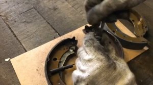 VW Polo седан замена задних тормозных колодок