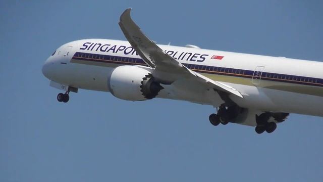 Singapore Airlines Boeing 787-10 Dreamliner Take Off At Bali Int’l Airport (WADD)