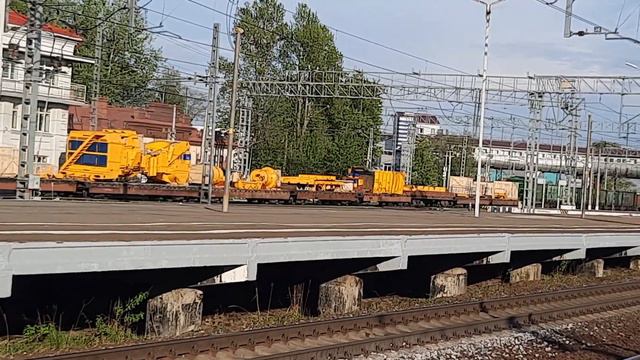 Новогоднее видео №3 / 2ТЭ116 со служебным поездом / ст. Обухово смотреть онлайн