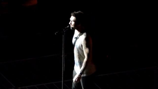 Maroon5 - Sugar @ Oracle Arena, CA смотреть онлайн