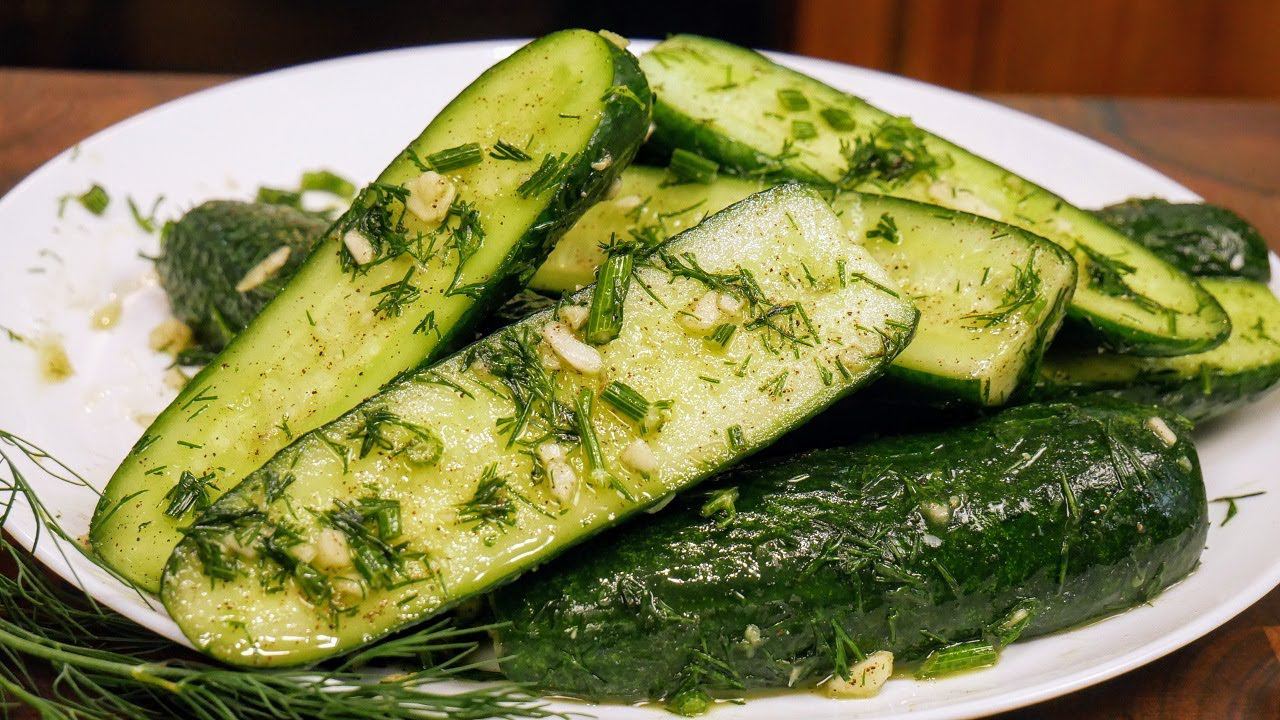 Малосольные ОГУРЦЫ за ПЯТЬ минут. Китайские ОГУРЦЫ по-цыгански, цыганка готовит. смотреть онлайн