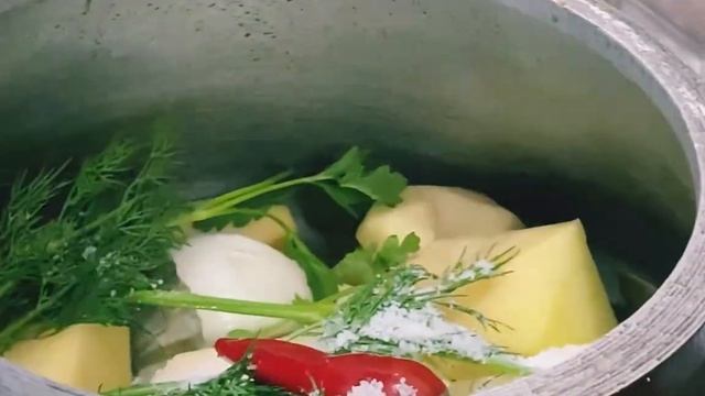 сочное МЯСО в афганском казане. Афган қазанда ең дәмді ас. juicy meat in an Afghan cauldron смотреть онлайн