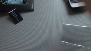 Наклеиваем матовую защитную пленку на экран.#TheAppleSpb