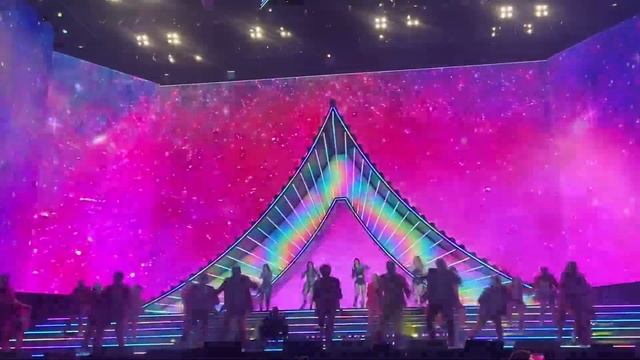 BLACKPINK Coachella 2023 Forever Young Closing Song Weekend 1 смотреть онлайн