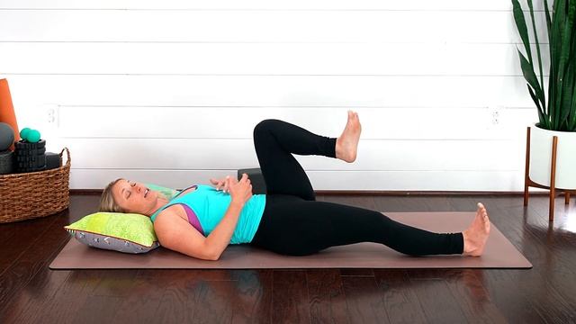 BEGINNER CORE EXERCISES | Yoga for Your ABS смотреть онлайн