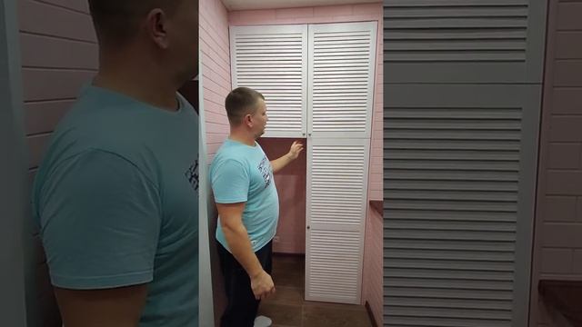 Теплый и уютный балкон.Встроенный шкаф с отделом под морозильную камеру смотреть онлайн