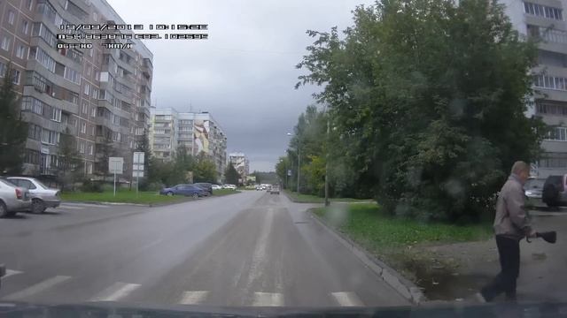 Недовольный пешеход смотреть онлайн