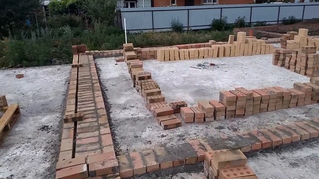 Кладка кирпича. День 2 смотреть онлайн