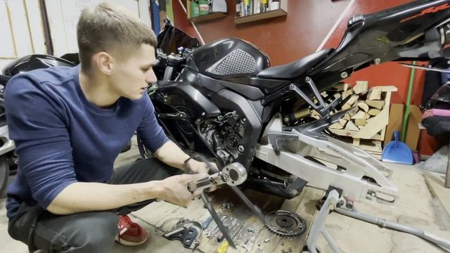 ЗАМЕНА ЦЕПИ И ЗВЕЗД HONDA CBR 1000RR FIREBLADE смотреть онлайн