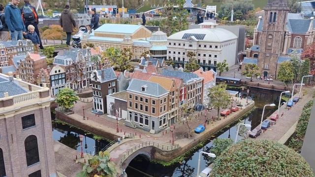 Madurodam/ Мадюродам парк Холландэрских архитектурных шедевров в миниатюре, Дэн Хааг . смотреть онлайн