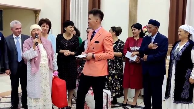 Щедрые дедушка и бабушка подарили коня .Танцы до упаду смотреть онлайн
