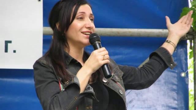 Лиза Умарова - Вставай Россия смотреть онлайн