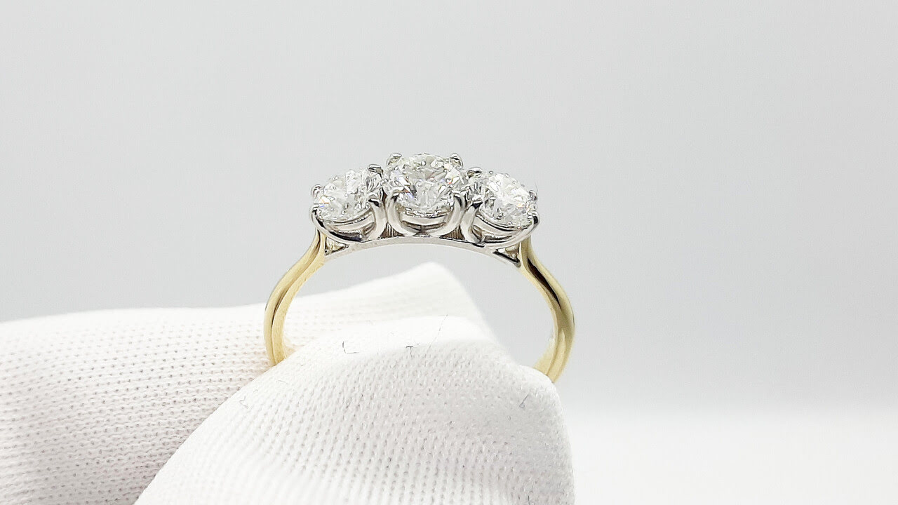 Кольцо с тремя бриллиантами смотреть онлайн