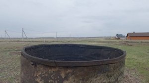 Как сжечь сухую траву на участке и не сжечь соседей ? Большая бочка - вот выход!