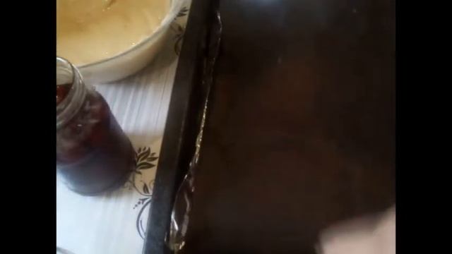 Нежнейший пирог с клубничным вареньем.