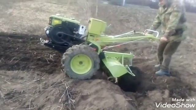Первая фрезеровка почвы, дизелем r180 смотреть онлайн