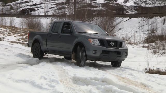 2018 Nissan Frontier SV Midnight Edition 4x4 Test Drive Review