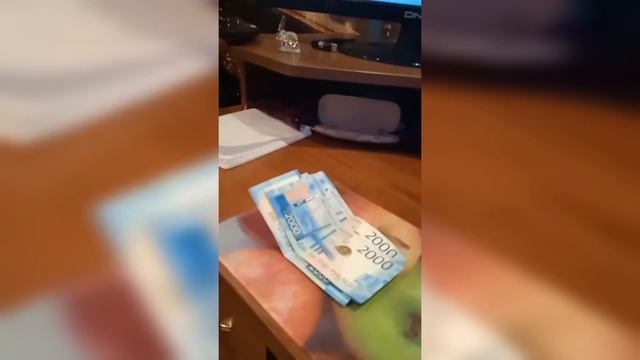 Муж принёс зарплату жене смотреть онлайн