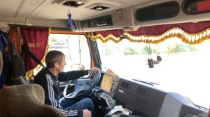 МАЗ самосвал.  Дорога. Щебень.