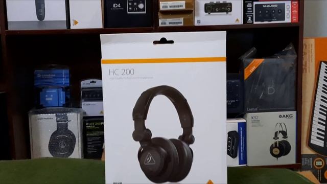 Behringer HC200 Closed Back Monitoring Headphones Box Overview смотреть онлайн