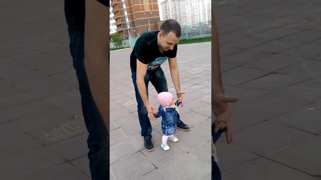 ходит за ручки 2 смотреть онлайн