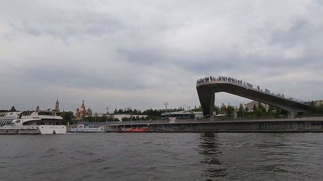 На лодке ПВХ к центру Москвы