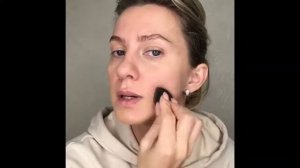 Как наносить  тональный крем спонжем