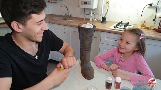 Как покрасить обувь. Ковбойские сапоги. МАСТЕР КЛАСС | Василиса Яковлева LYUBIMKids смотреть онлайн