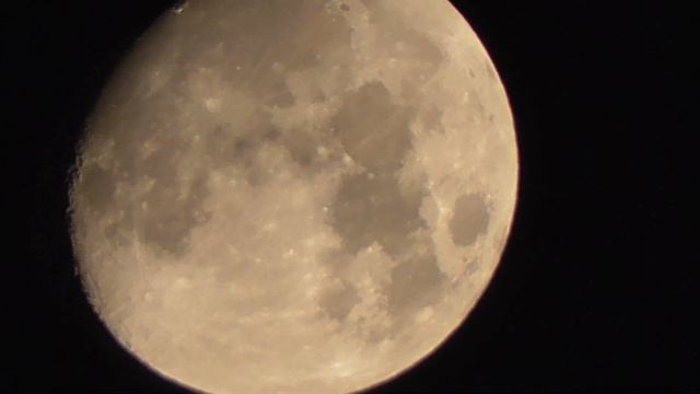 НЛО на фоне Луны два объекта 20 августа 2021. смотреть онлайн