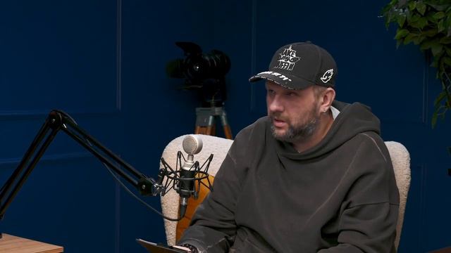 Рома Цикада, о том, почему творческие люди выходят не из творческих профессий смотреть онлайн