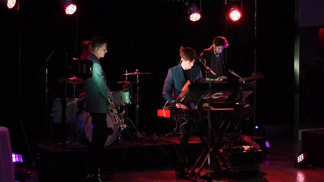 La bOum - Flight Facilities - Clair De Lune смотреть онлайн