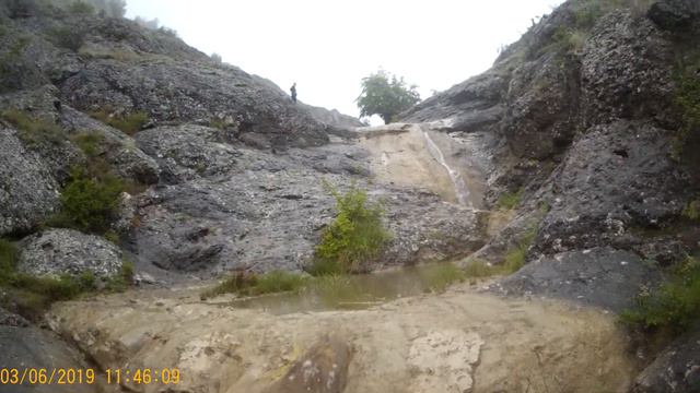 водопад у Изумрудного озера смотреть онлайн