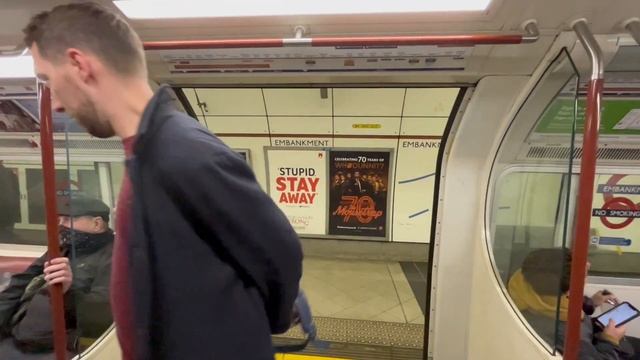 London Underground Bakerloo Line Journey: Waterloo - Piccadilly Circus