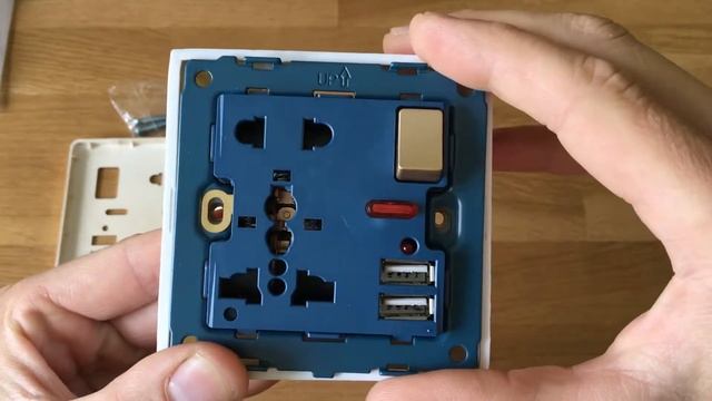 Универсальная розетка в стену с USB. Universal USB Socket смотреть онлайн