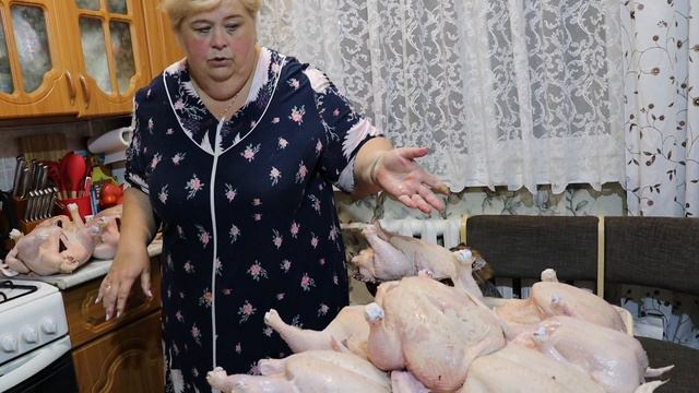 Начали забой кур . Цыплята порадовали своим весом. Готовлю на даче обед для мужиков. смотреть онлайн