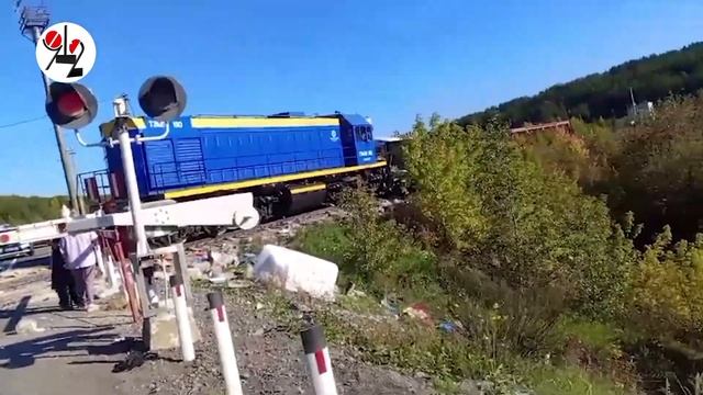 Маневровый тепловоз снёс "Газель" смотреть онлайн