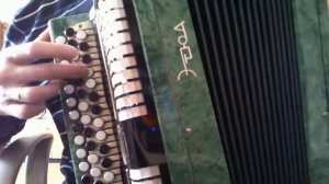 Разбор песни в этой деревне огни не погашены на баяне