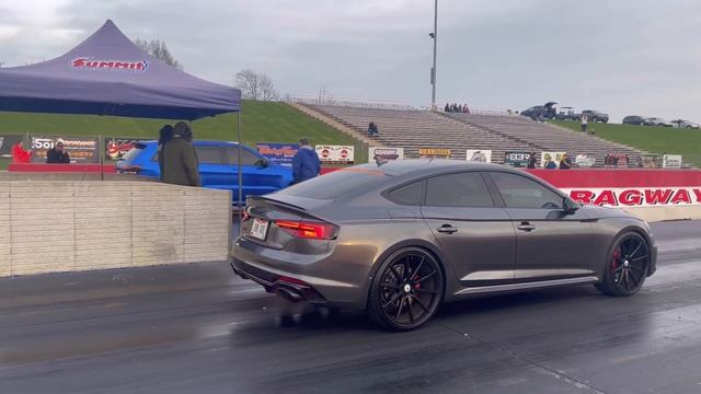 Audi RS5 Stage 1 Tune vs Modified Jeep TrackHawk: Epic 1/4 Mile Battle! смотреть онлайн