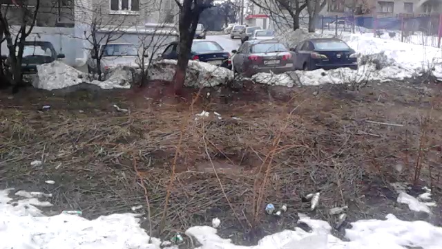 Весна началась, а соседи уже мусор накидали в наш огород смотреть онлайн
