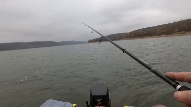 Днестр Старая Ушица Ловля судака с катера смотреть онлайн