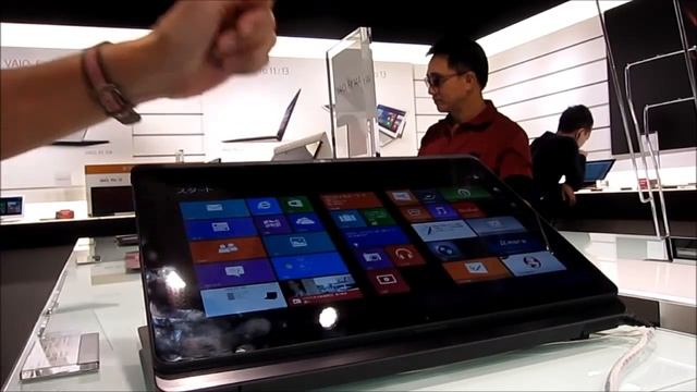 Vaio Fit 15AをView ModeとTablet Modeにトランスフォーム смотреть онлайн