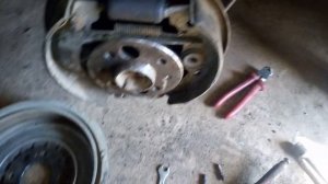 Самодельный минитрактор.  Переделал полуоси  установка стояночного тормоза