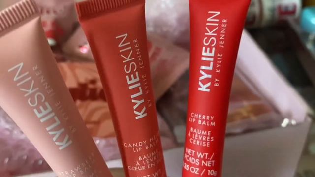 Kylie Cosmetics Valentines Day Collection| Skims | Kaleidos Makeup | Haul | Unboxing смотреть онлайн