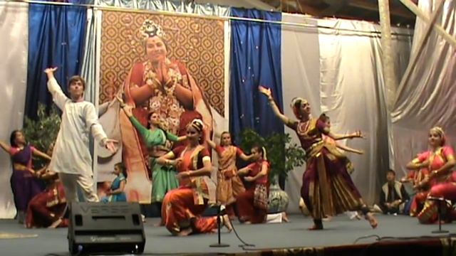 фестиваль сахаджа йоги 2012(танец Шивы и Парвати) смотреть онлайн