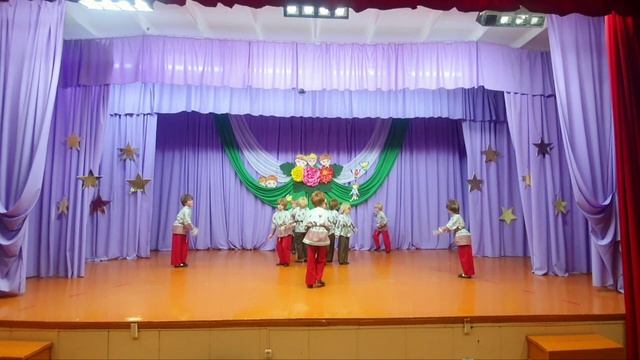 Ансамбль эстрадного танца "Жизнь" танец "Домовята" педагог Е.Б. Курченко смотреть онлайн