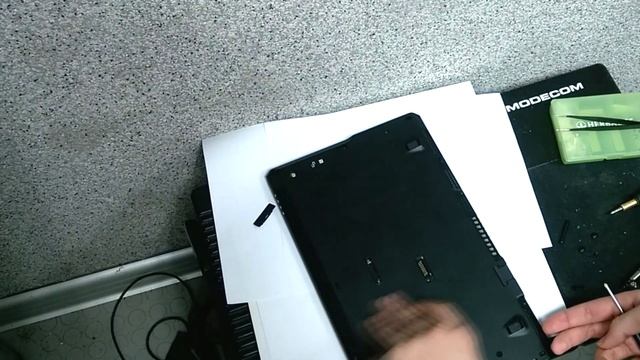 Sony Vaio Duo 11 Disassembly Tutorial / Demolición De Una Computadora Portátil